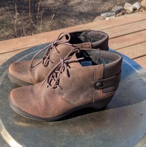 Merrell Butter Rum Veranda Lace Booties. Genuine Leather. Like New Condition.
